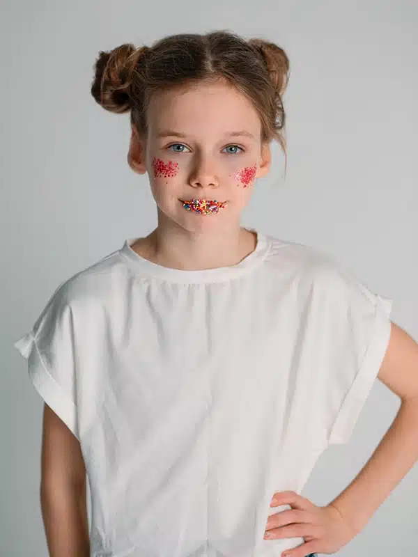 T-shirt Alma en coton bio pour fille – vue de face – modèle Alma – mode éthique Etikashion